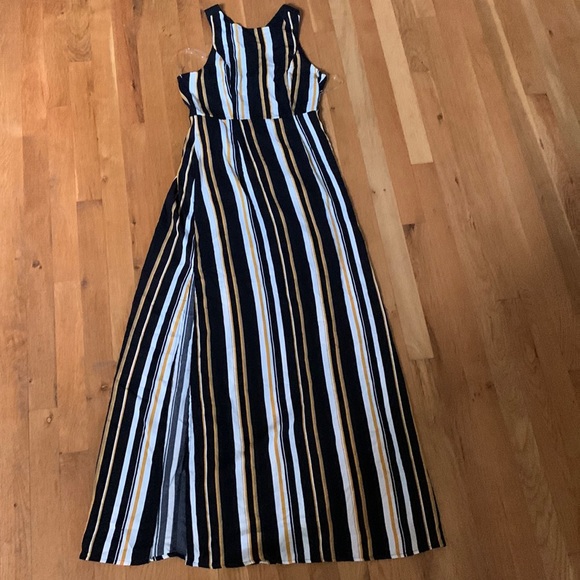 Haute Monde Dresses & Skirts - **NWT**2/$12* Haite Monde Long Dress